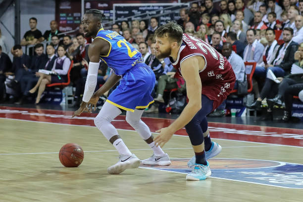 国球员凭借 国球员凭借