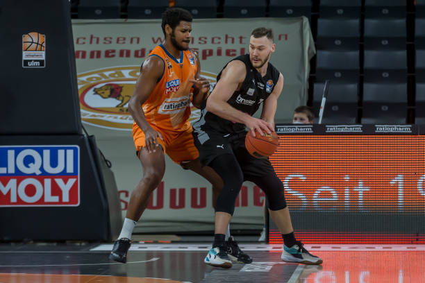 一脚扭转战 一脚扭转战