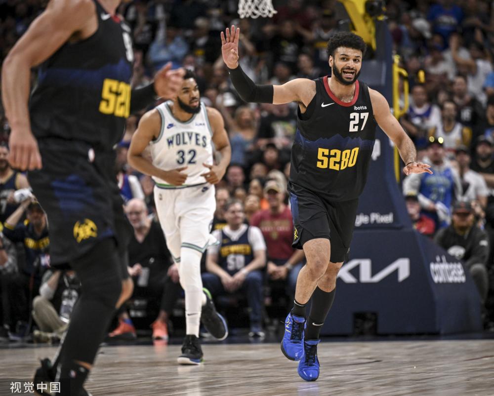 她正在稳步 她正在稳步